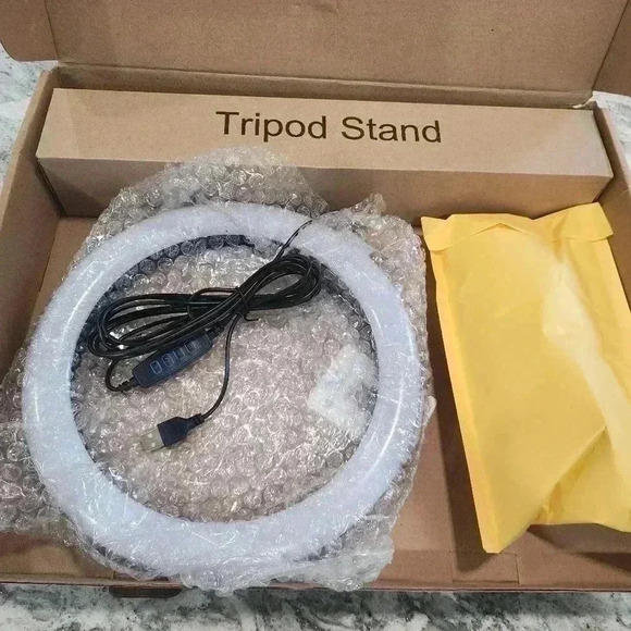 Letscom F-533 Ring Fill Light 10 in Adjustable Brightness for iPhone & Android - Picture 2 of 4